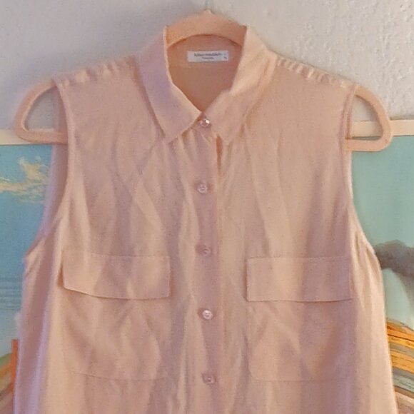 Equipment Femme 100% Silk Light Pink Button Up Sleeveless Blouse Size Small - Picture 2 of 4
